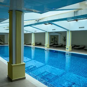 Parklands & Pool בנסקו